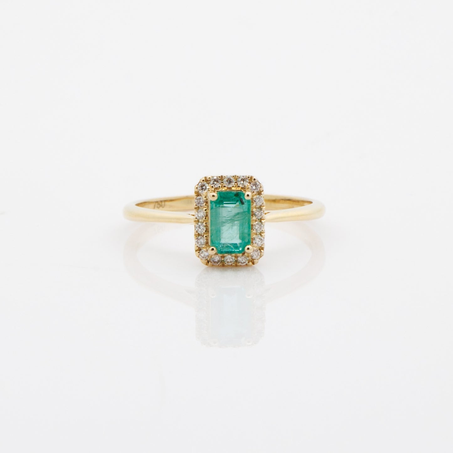 EMERALD AND DIAMOND RING