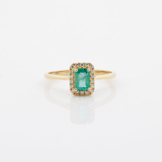 EMERALD AND DIAMOND RING