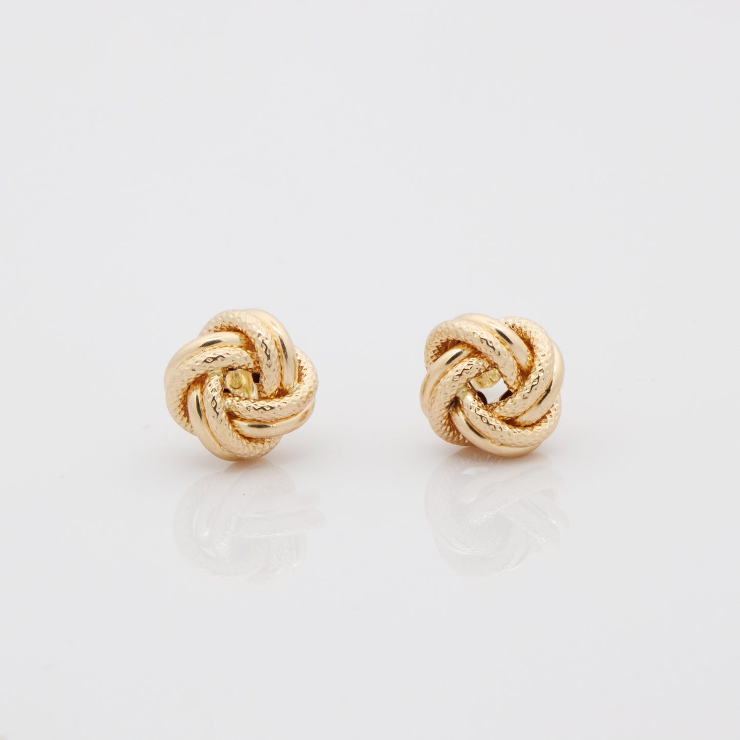 KNOT STUD MEDIUM