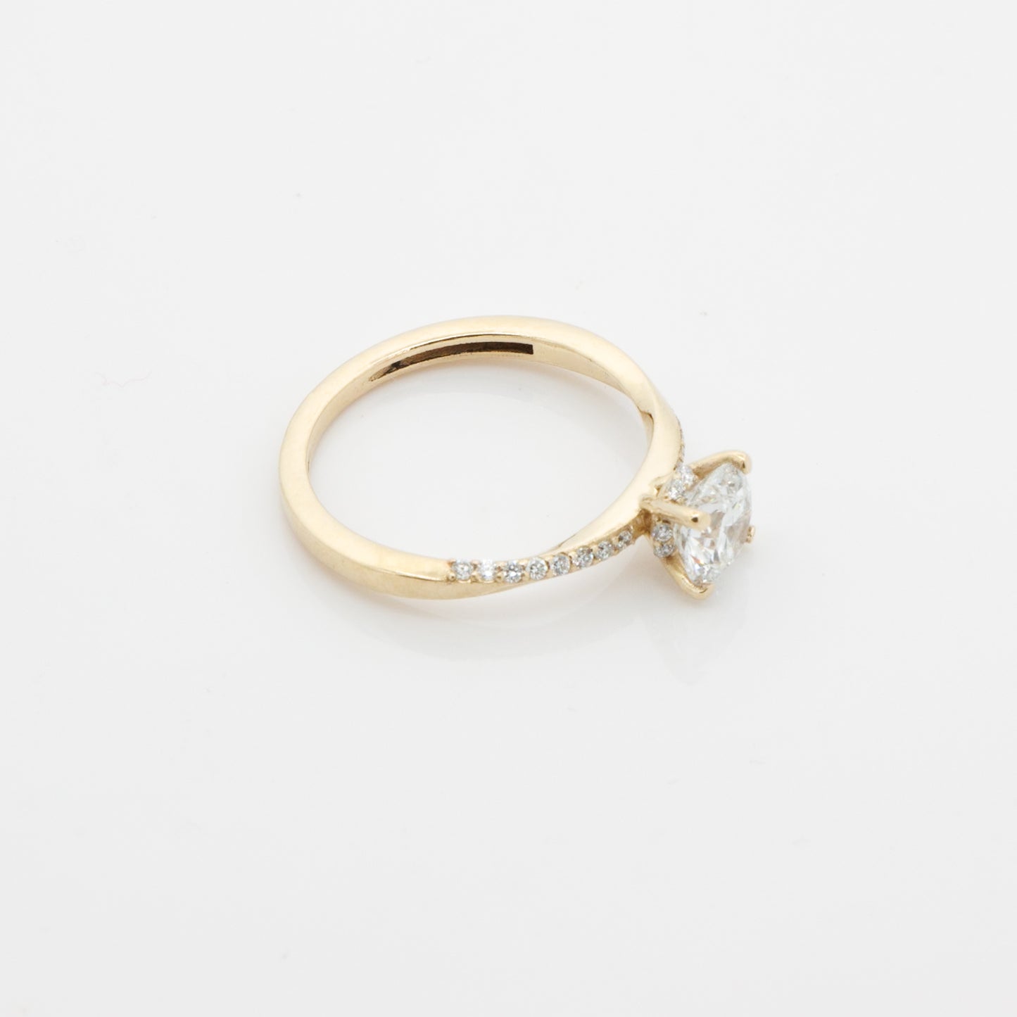 DIAMOND ENGAGEMENT RING