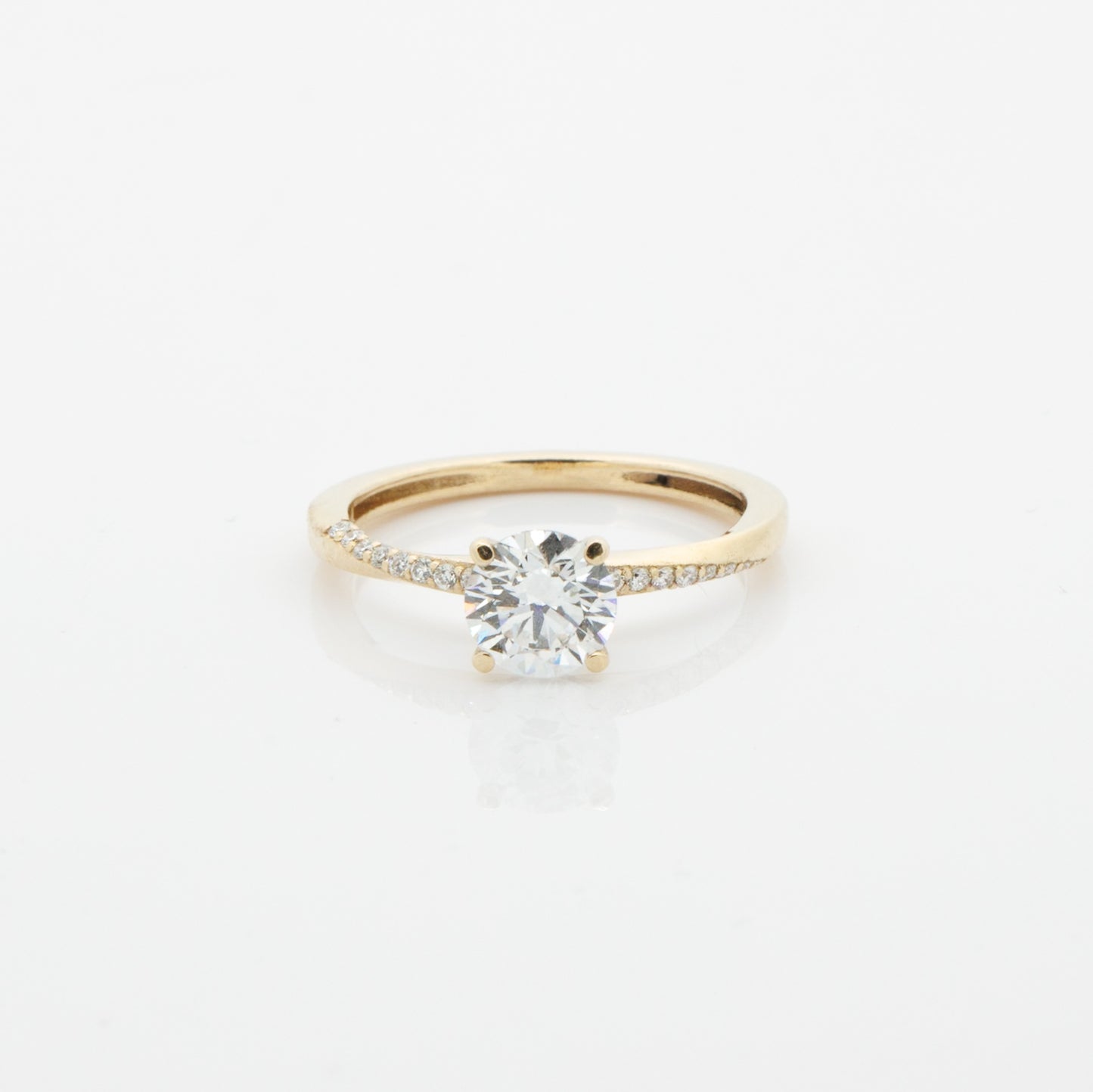 DIAMOND ENGAGEMENT RING