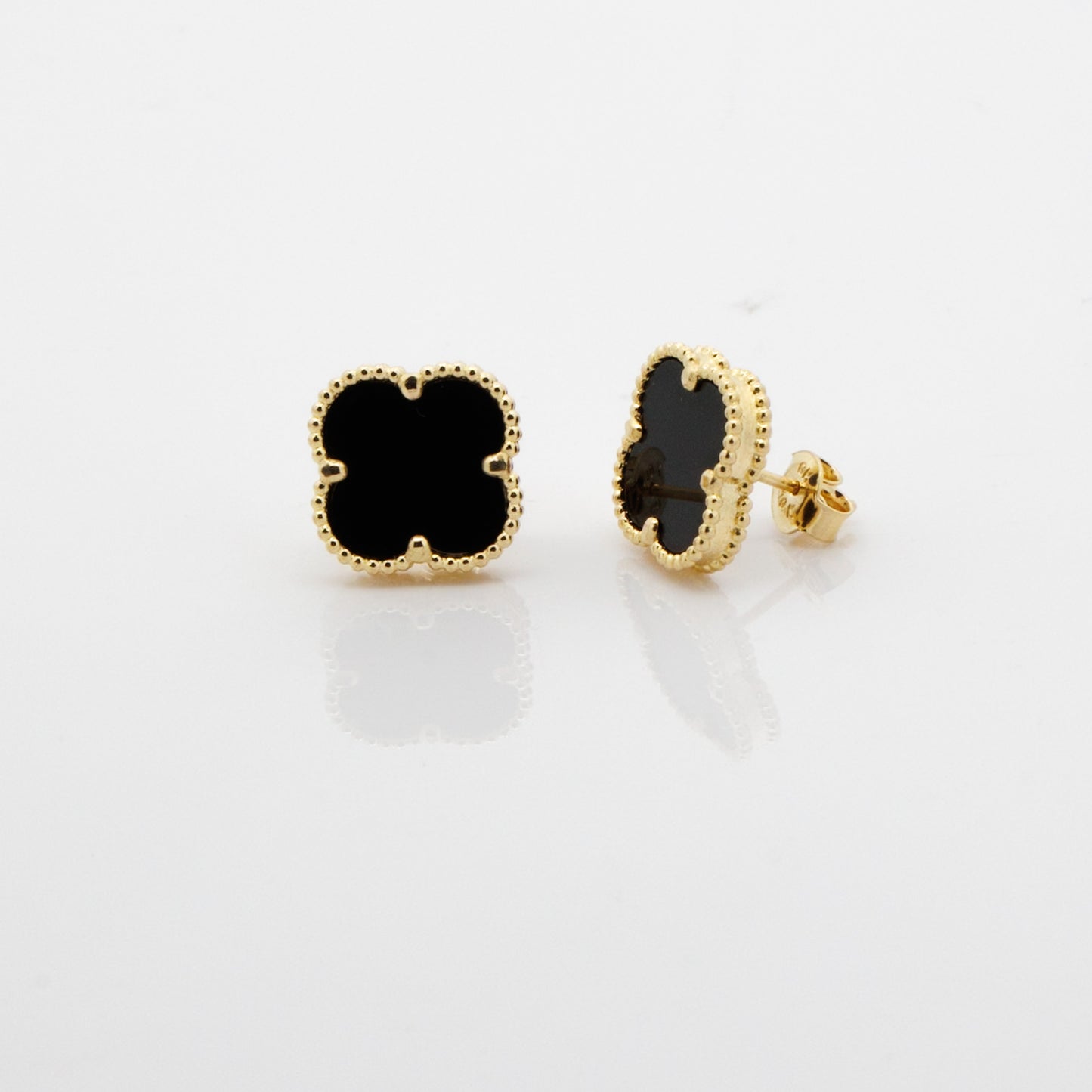 CLOVER ONYX STUD