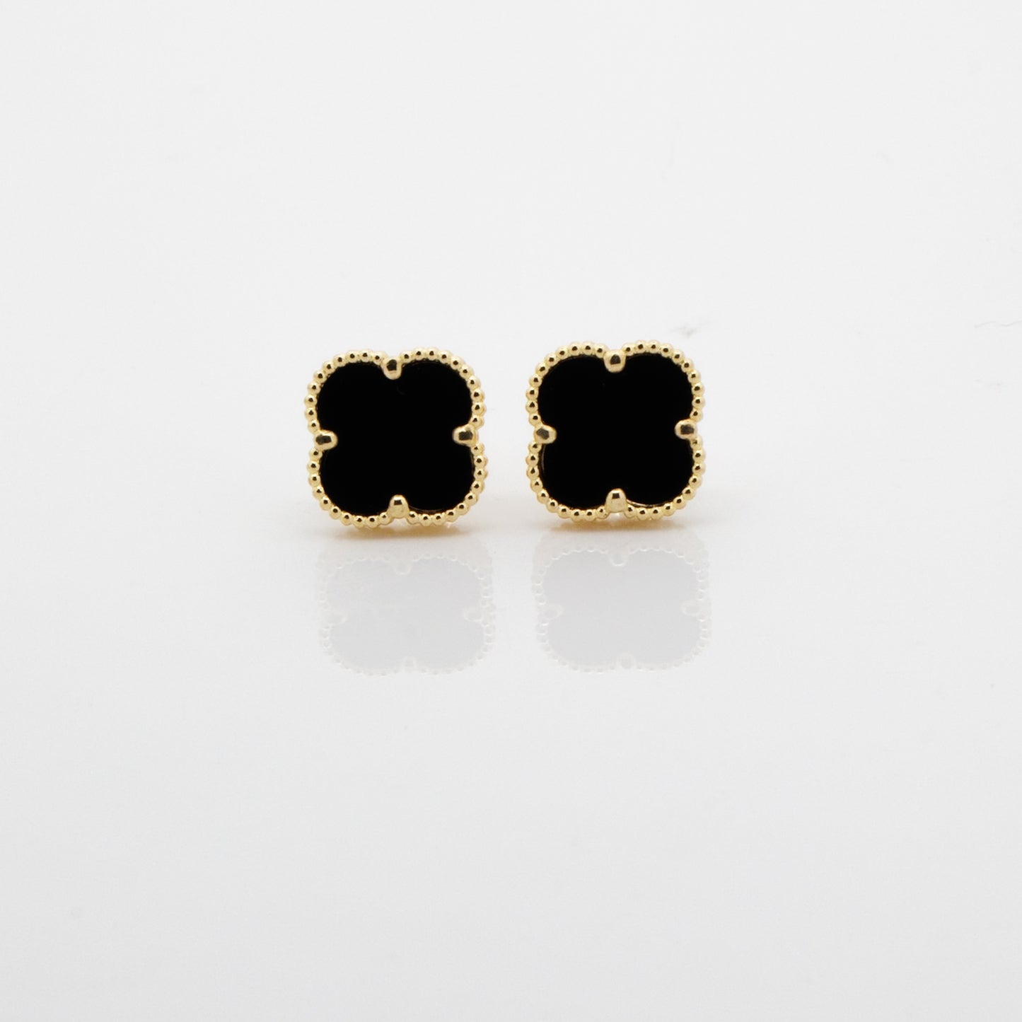 CLOVER ONYX STUD